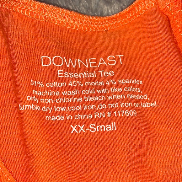 Essential Tee - Picture 2 of 2